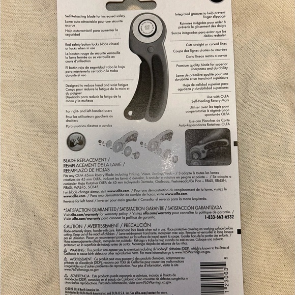 Olfa 45 mm rotary cutter New in box with 2 refill blades - Picture 2 of 4